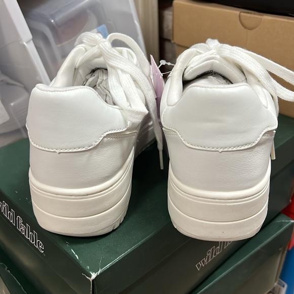 Sneakers - Picture 3 of 6